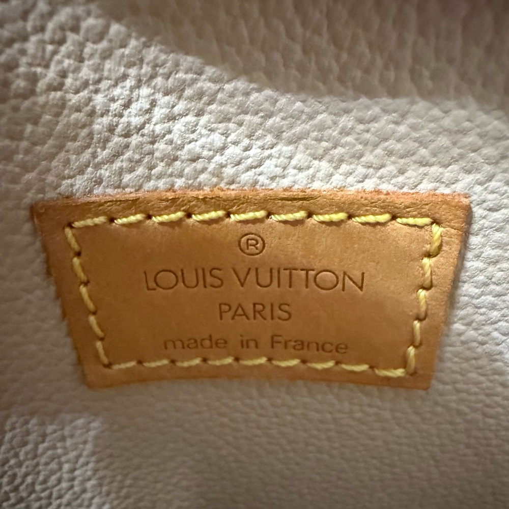 Louis Vuitton Sac Plat Tote - Picture 8 of 8